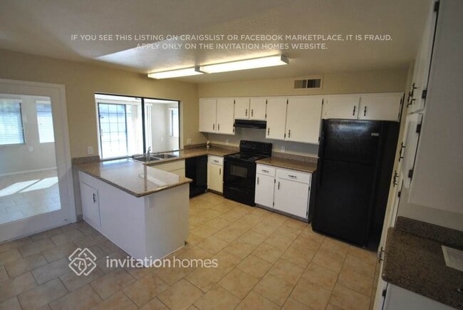 Building Photo - 945 W Gemini Dr