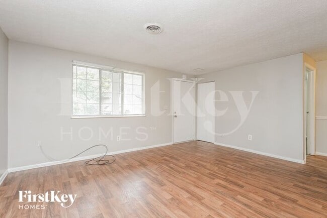Foto del edificio - 5289 Old Trail Cir