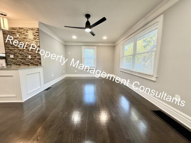 Building Photo - Beautifully Renovated 3-Bedroom, 2-Bath Ho...