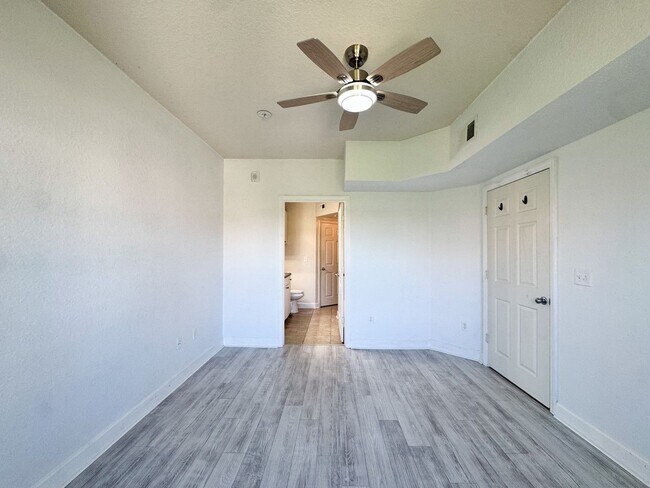 Foto del edificio - The Grande Downtown - REMODELED 1 Bedroom Available for rent NOW!