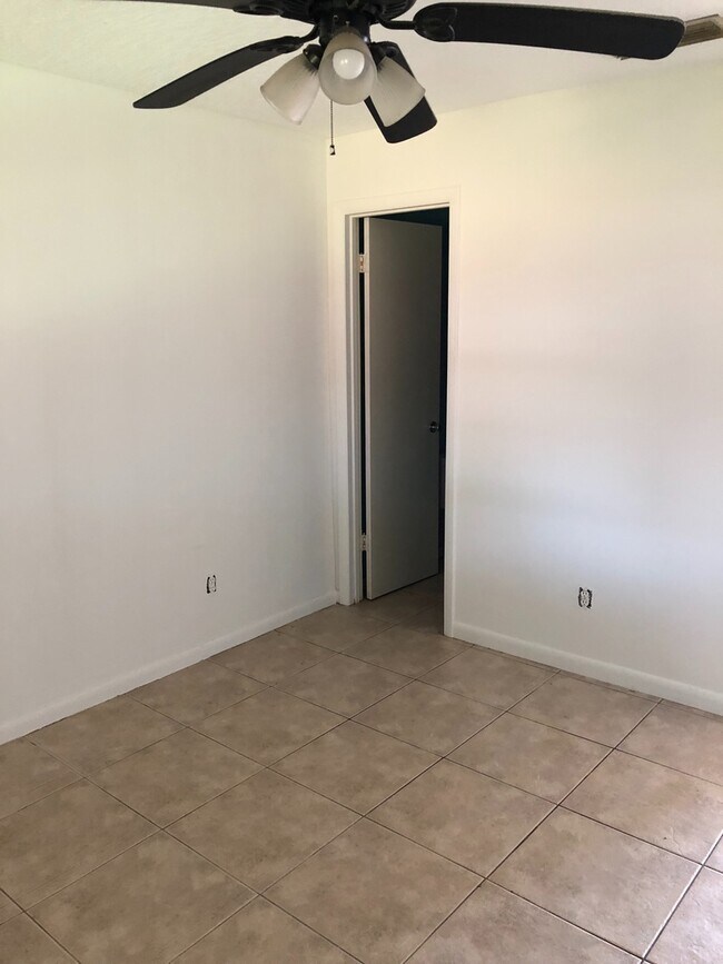 Building Photo - 1360 Carlton Ct.