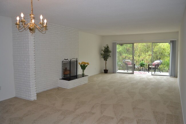 Sala de estar y área de comedor - The Continental Arcadia