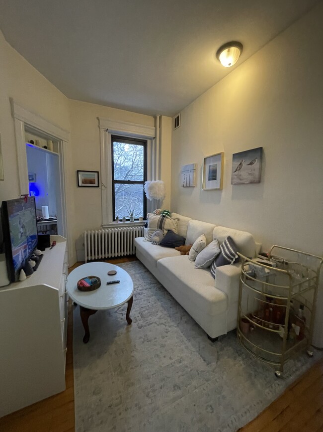 Building Photo - 585 Beacon St