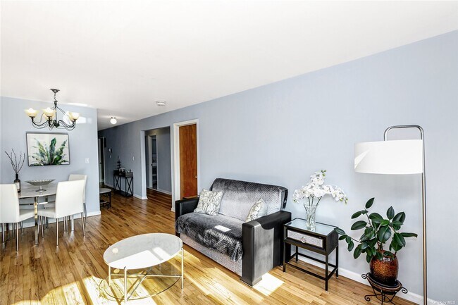 Foto del edificio - 61-21 169th St