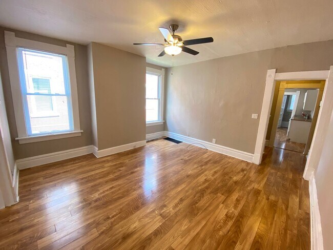 Foto del edificio - 1438 Hunter Ave