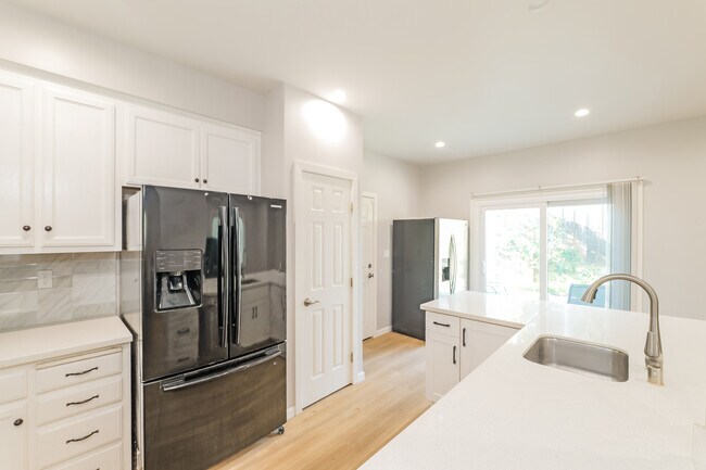 Foto del edificio - 139 Gibson Ave