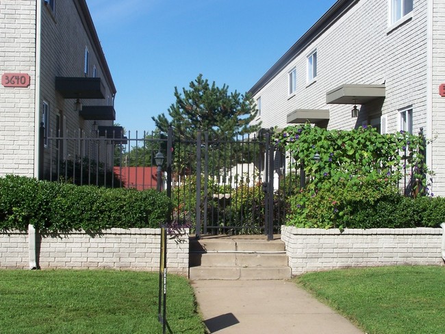 Building Photo - Harvard Gardens Condominiums