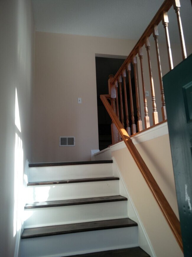 Foto del edificio - Spacious Newly Rennovated 2 Bedroom House with 2.5 Bath