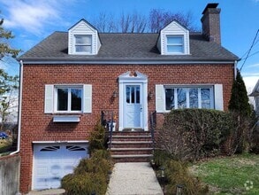 Building Photo - 119 Soundview Ave