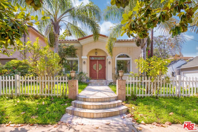 Foto del edificio - 12219 Darlington Ave