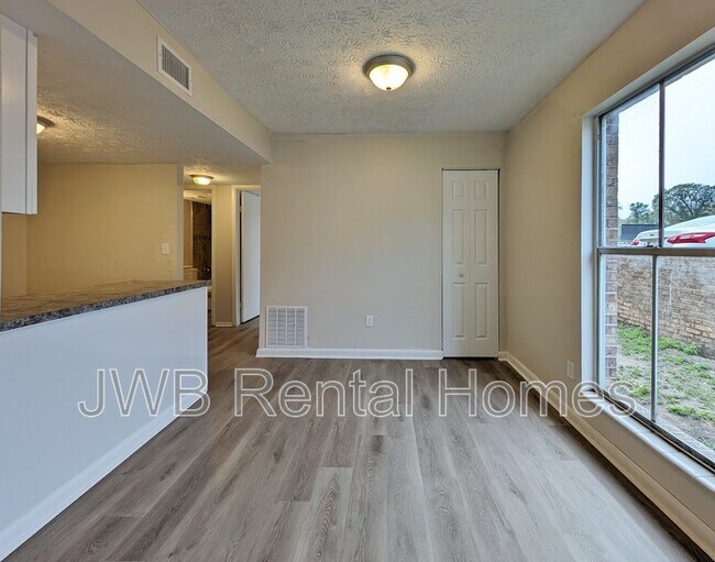 Building Photo - 7201 Arlington Expy