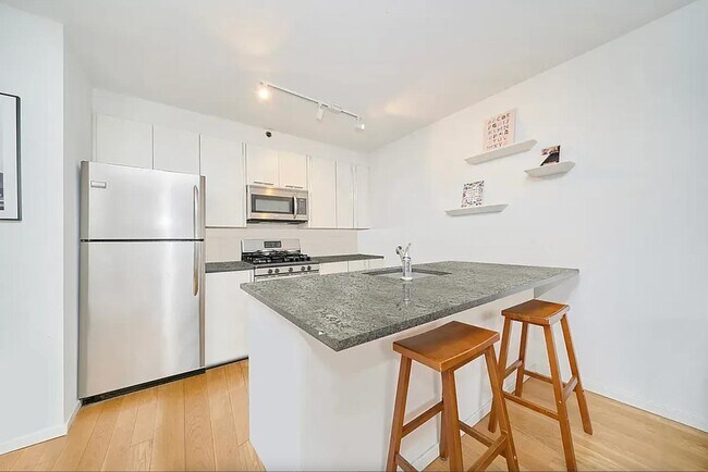 Foto del edificio - 1 Bedroom in Boerum Hill