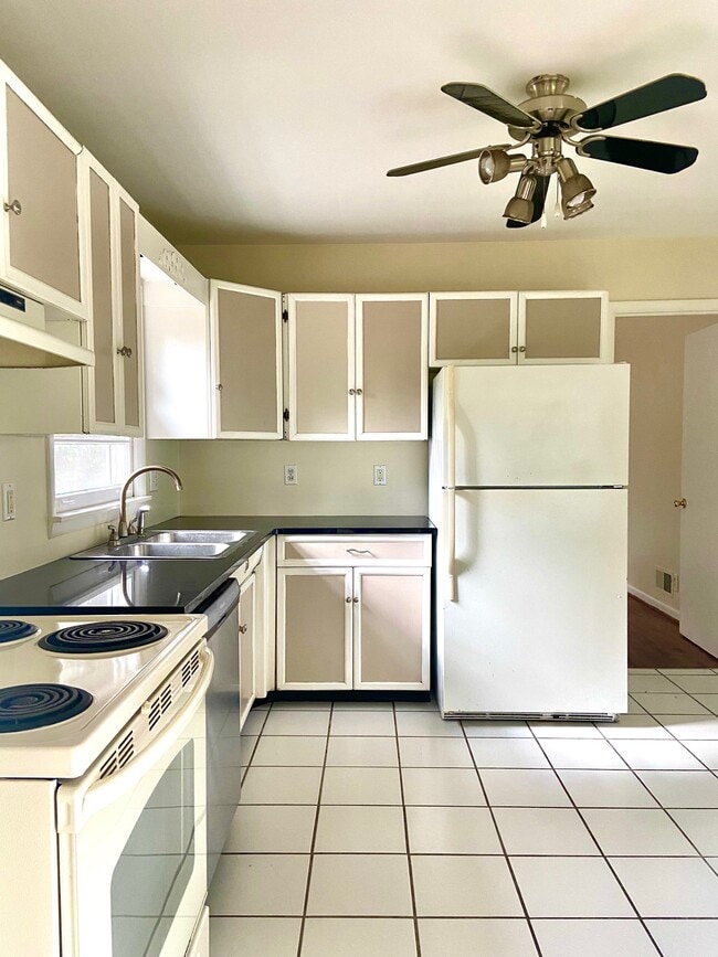 Building Photo - 4041 Crosshaven Dr
