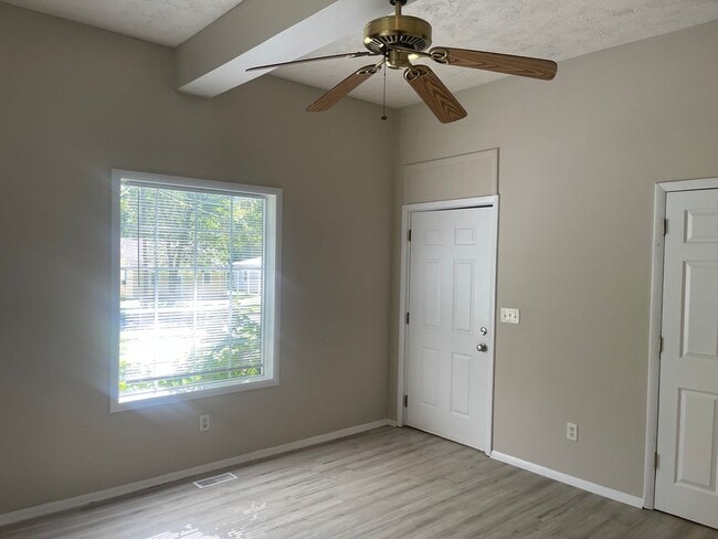 Building Photo - You Know You Want It! Apply for this 3 bed...
