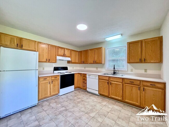 Foto del edificio - 707 Farmington Cir