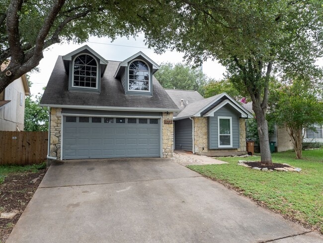 Building Photo - Charming 2-Bedroom Home with Versatile Loft Space – Prime Location.
