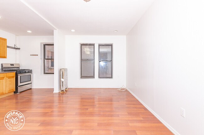 Foto del edificio - 560 Lincoln Pl