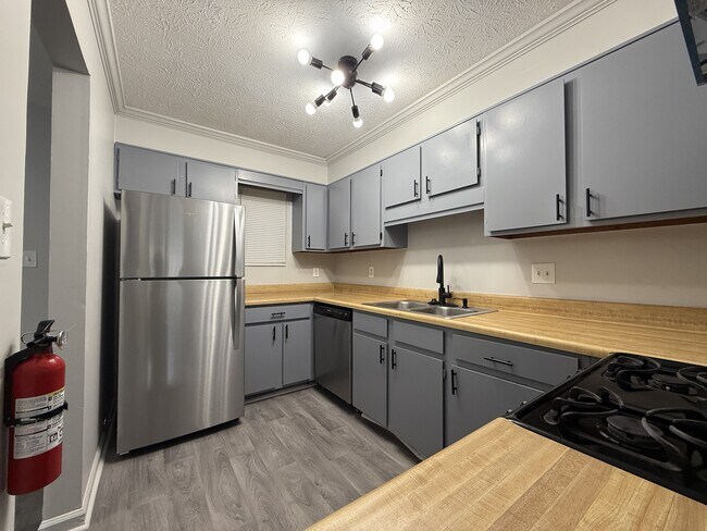Foto del edificio - 2081 Drennon Ave