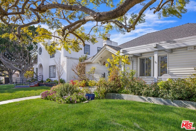 Building Photo - 2209 Pearl St