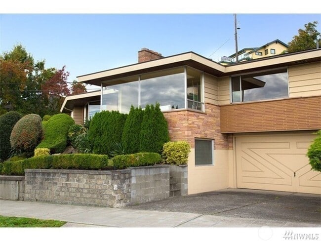 Building Photo - 3Bd/1.75Ba Seattle House