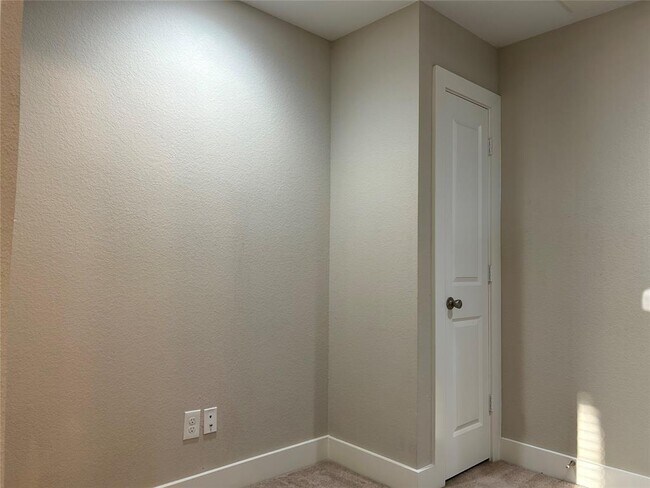 Foto del edificio - 206 Drake Run Ln