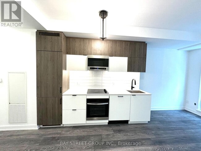 Building Photo - 8888 Yonge St