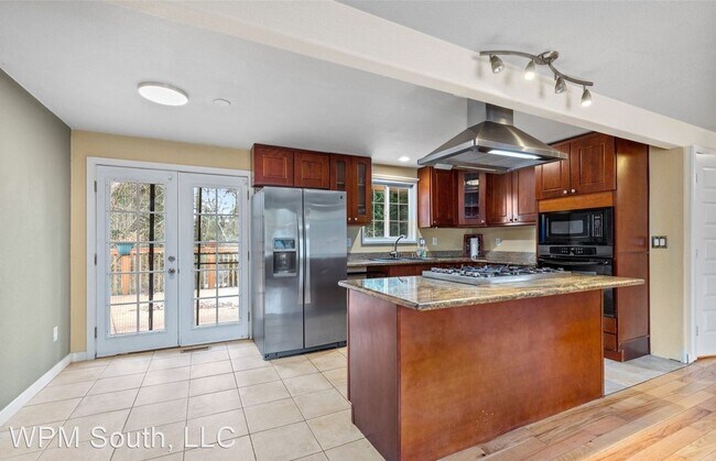 Building Photo - 3 br, 2.5 bath House - 2017 Edmonds Ave NE