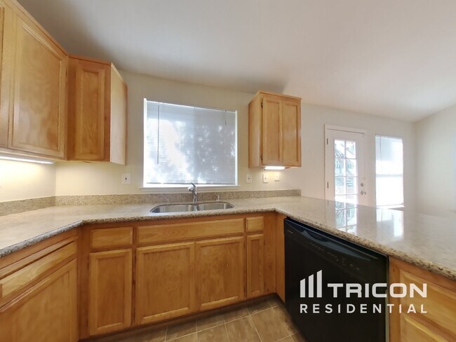 Foto del edificio - 715 Lotz Way Suisun City CA