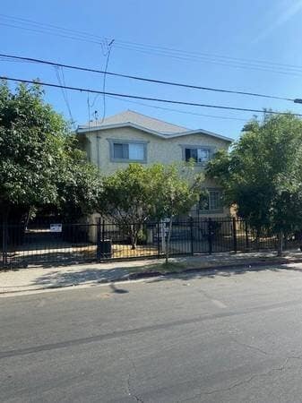 Primary Photo - 1492 W 27th St