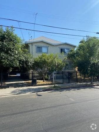 Building Photo - 1492 W 27th St
