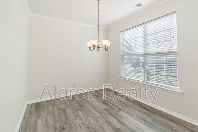 Building Photo - 401 River Park Dr