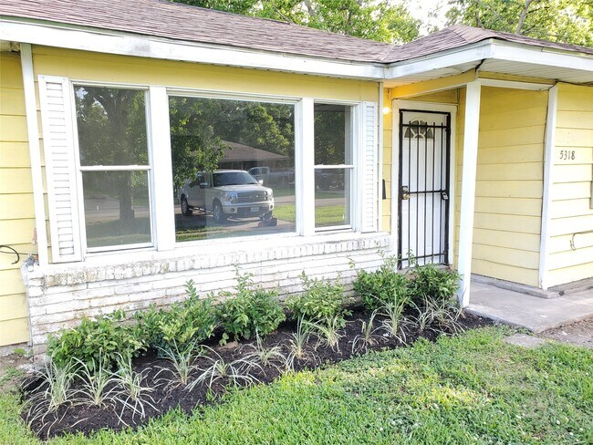 Foto del edificio - 5318 Doulton Dr
