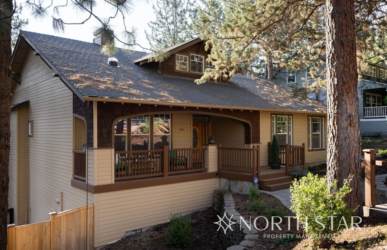 Foto principal - Spacious Bend 3 bed/2 bath Residence w/ Of...