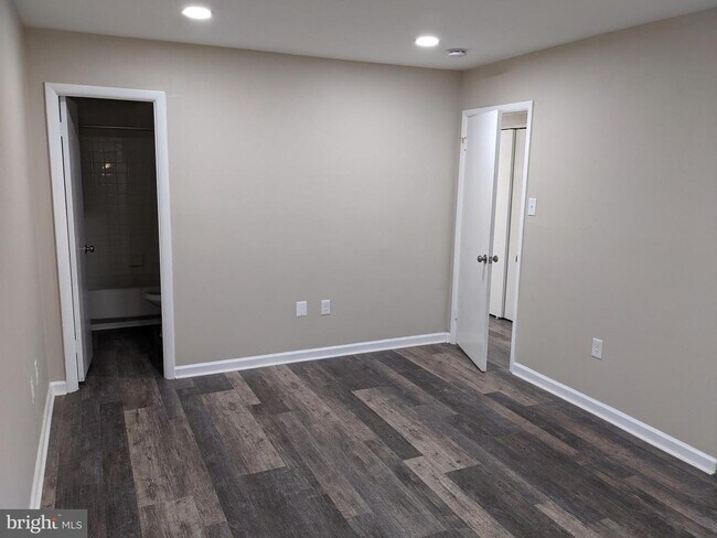 Building Photo - 7538 Woodbine Dr