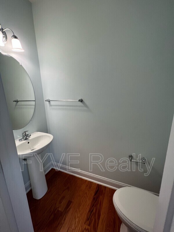 Building Photo - 3551 Bagley Dr