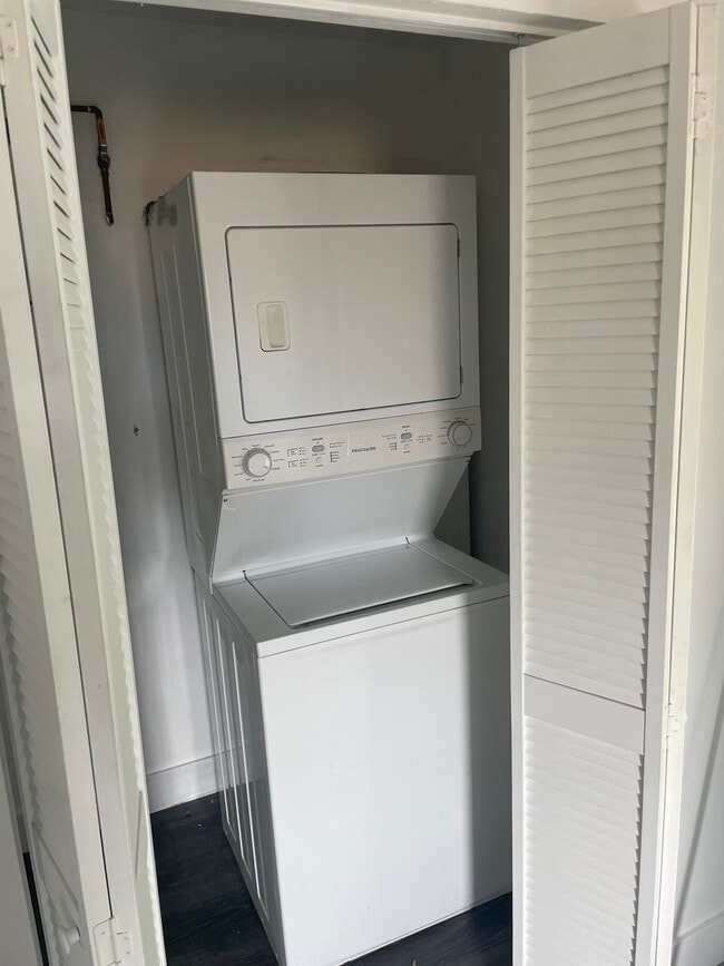 Building Photo - 2288 SW 58th Ave