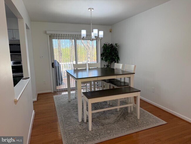 Foto del edificio - 18 Jameson Ln