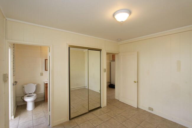 Foto del edificio - 1 br, 1 ba, 1 prkg, unit in a 4 unit singl...