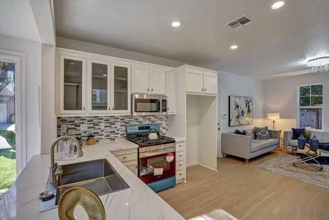 Foto del edificio - 530 Cottage Park Dr