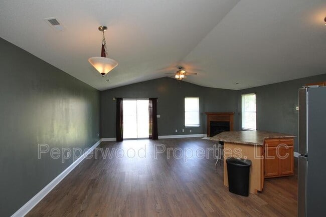 Building Photo - 407 Soft Breezes Ln