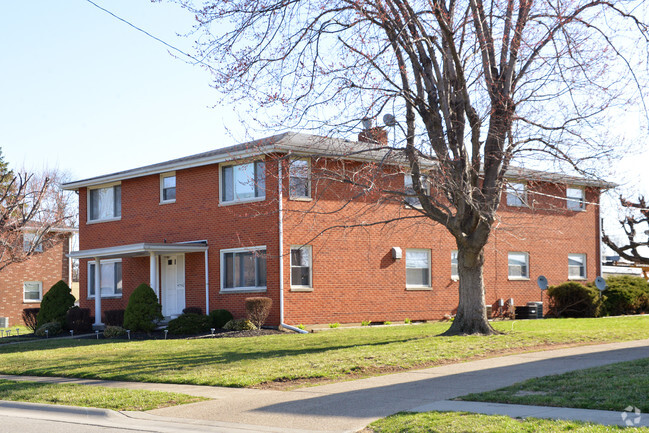 Building Photo - 4740-4760 Holiday Dr