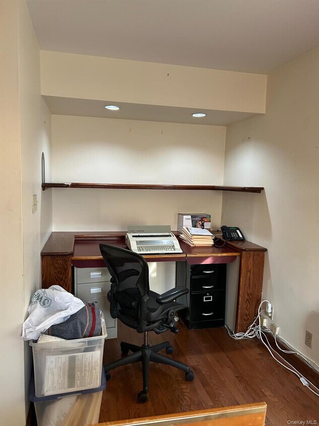Foto principal - 37-32 75th St