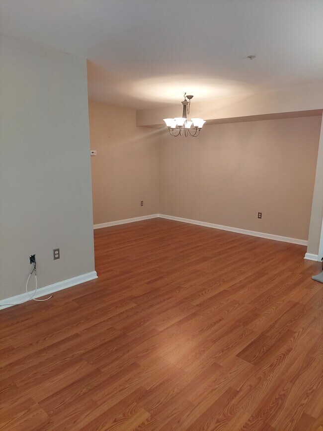 Foto del edificio - 3800 Sunnyfield Ct