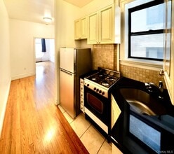 Building Photo - 211 W 88th St