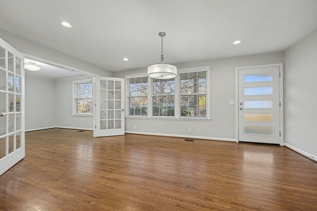 Building Photo - Green Hills Charm