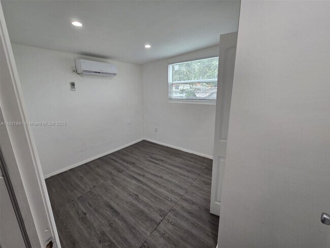 Foto del edificio - 2521 NW 32nd St