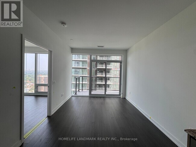 Photo du bâtiment - 4010 Eglinton Ave W