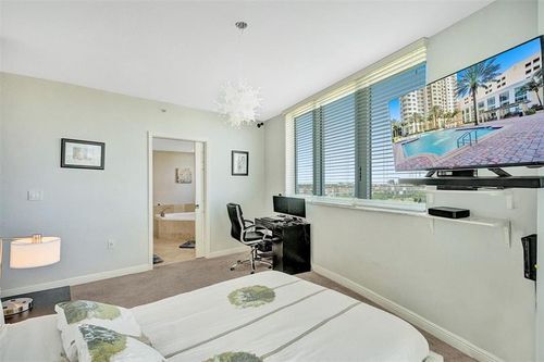 Foto del edificio - 1745 E Hallandale Beach Blvd