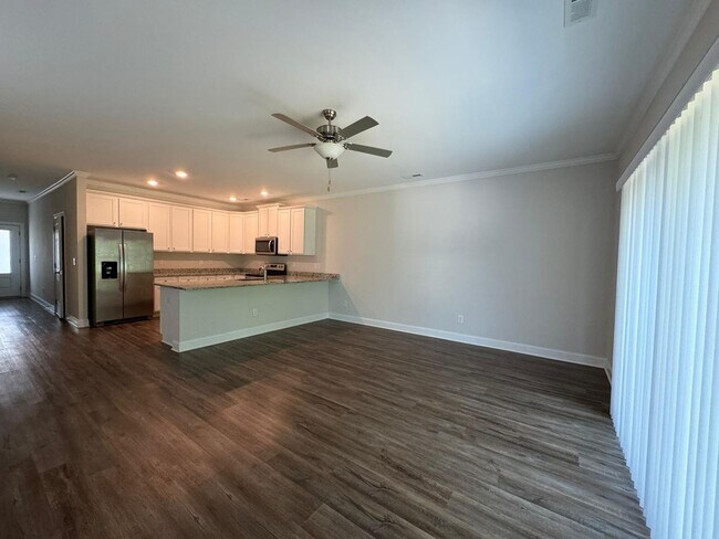 Building Photo - Spacious two-story townhome with 3 bedroom...