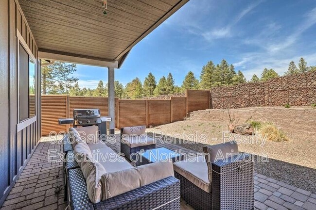 Building Photo - 3500 W Altair Way